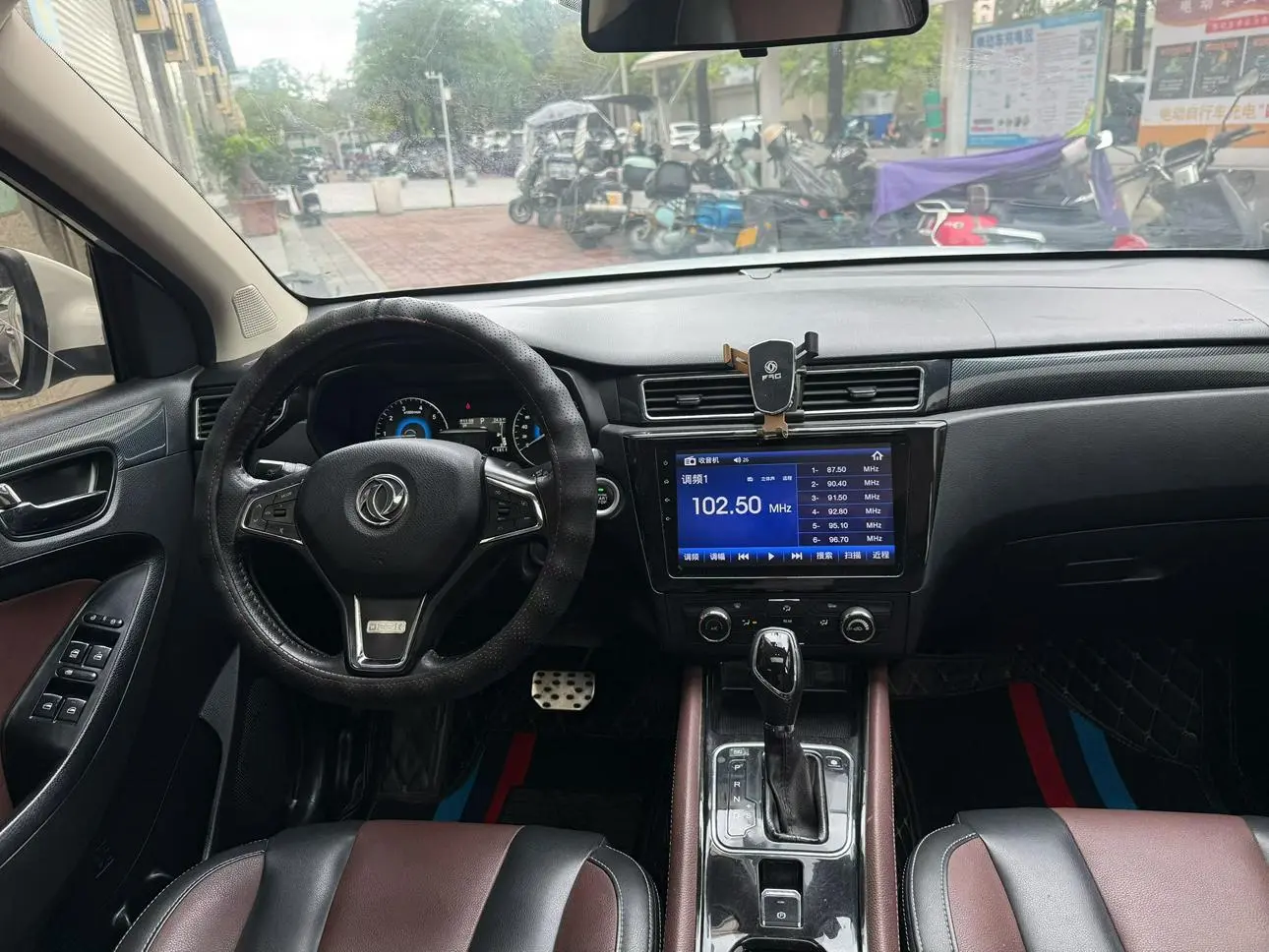 Dongfeng Fengguang Scenery 580 1.5T CVT luxury
