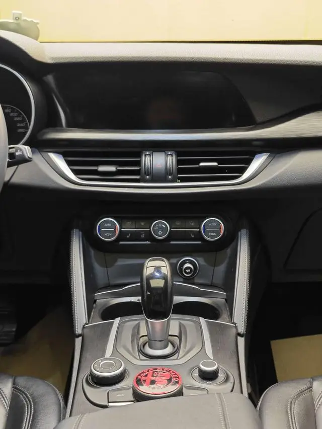 Alfa Romeo Stelvio 2.0T 200HP Elite Edition