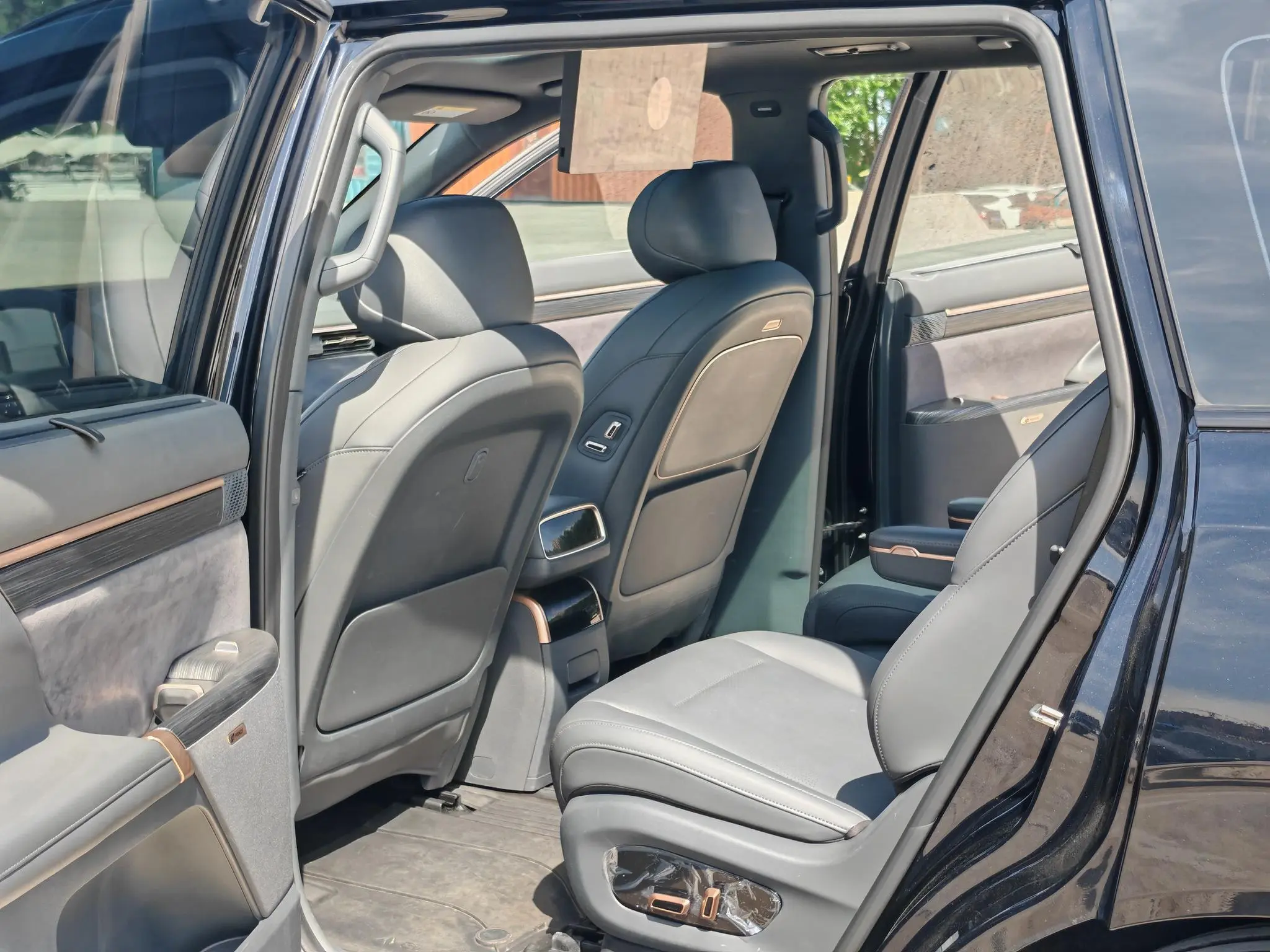 Dongfeng eπ eπ008 210Max extended range version 6 seats