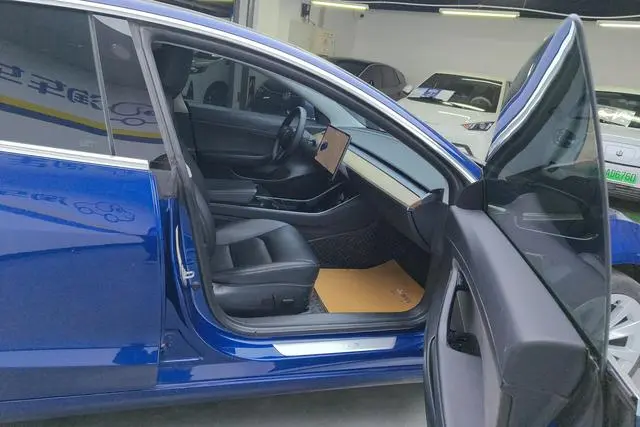 Tesla Model 3 Upgraded version of standard battery life rear drive