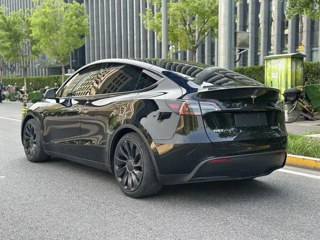 Tesla Model Y Performance high-performance all-wheel drive version