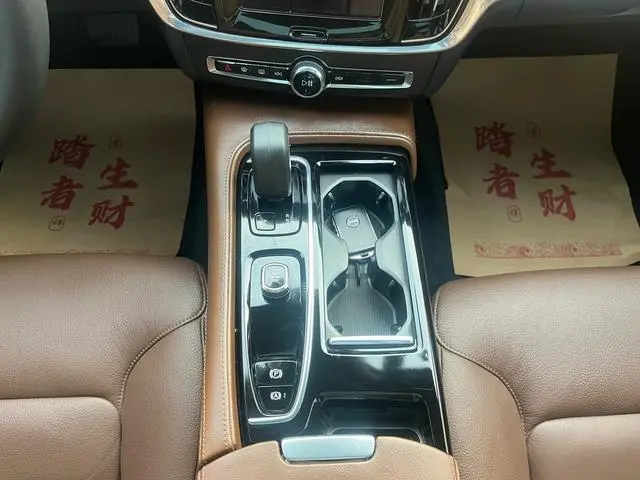 Volvo Volvo S90 PHEV T8 four-wheel drive long battery life Zhiyi Deluxe Edition