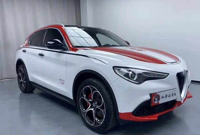 Alfa Romeo Stelvio 2.0T 280HP Deluxe Edition