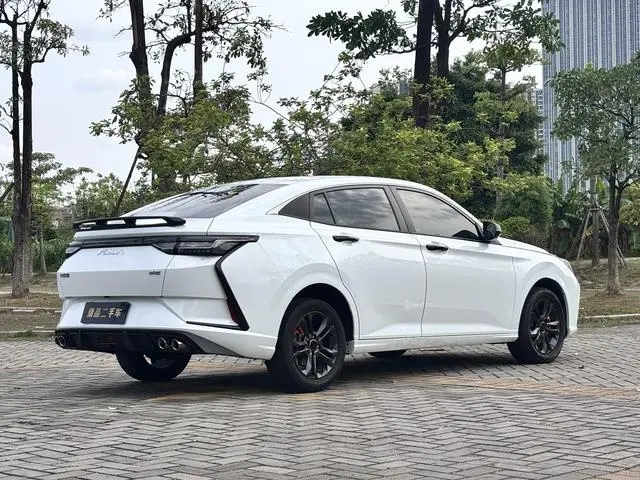 Dongfeng Fengshen Yi Hyun Mach Version 1.5L Automatic Glory Version