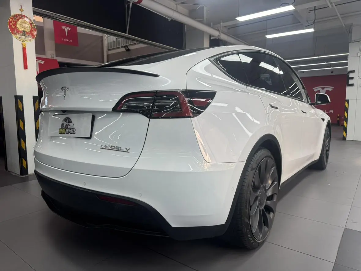 Tesla Model Y Performance high-performance all-wheel drive version