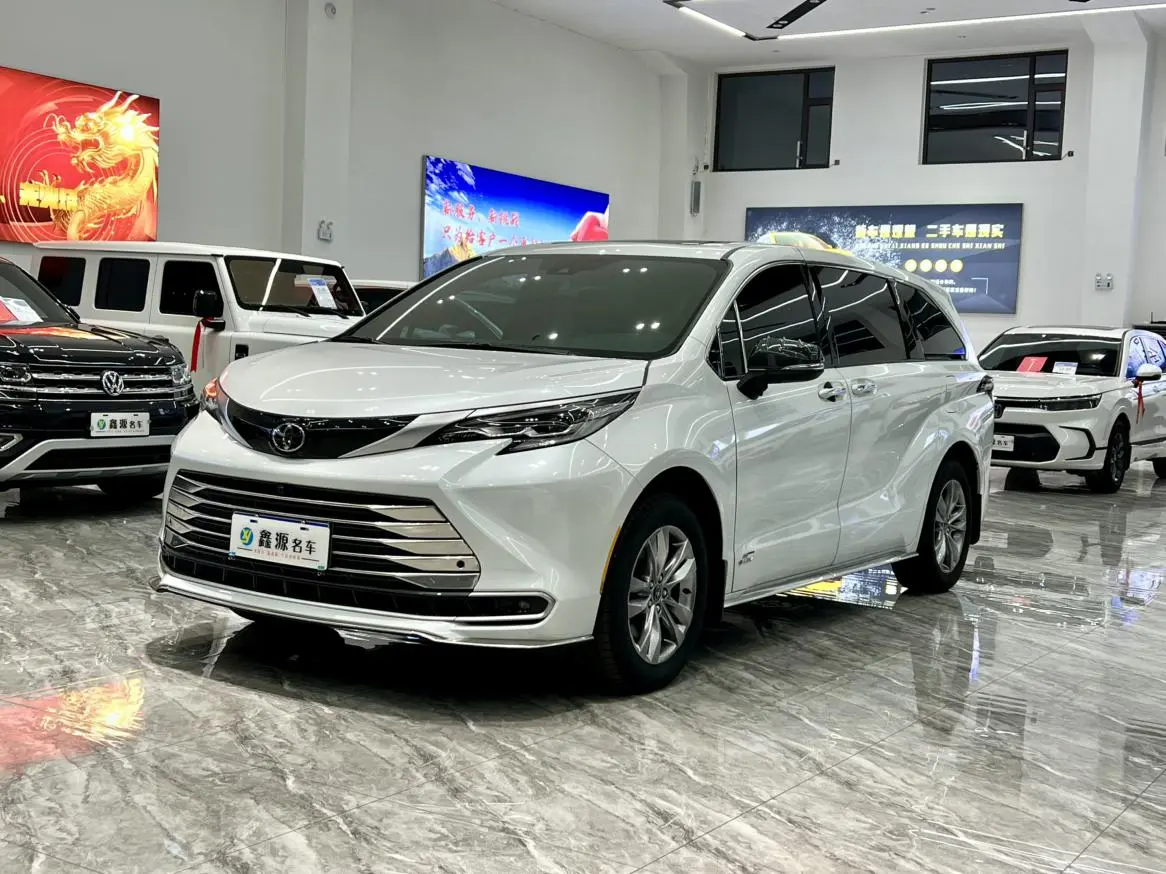TOYOTA Saina Dual engine 2.5L four-wheel drive deluxe edition