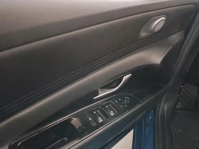 Hyundai Elantra 1.5L CVT LUX Premium Edition