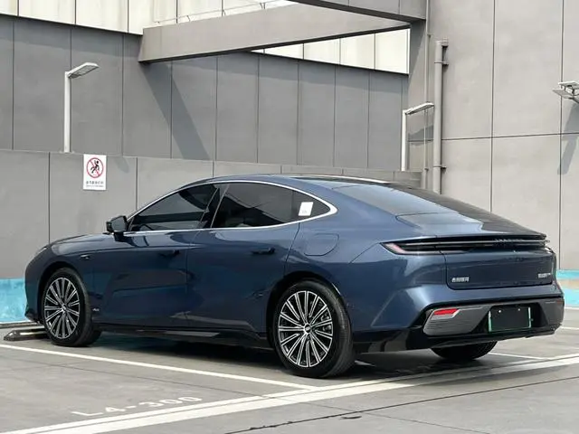 Geely Galaxy Galaxy Sparkle 8 PHEV 130km EM-P Starship Version