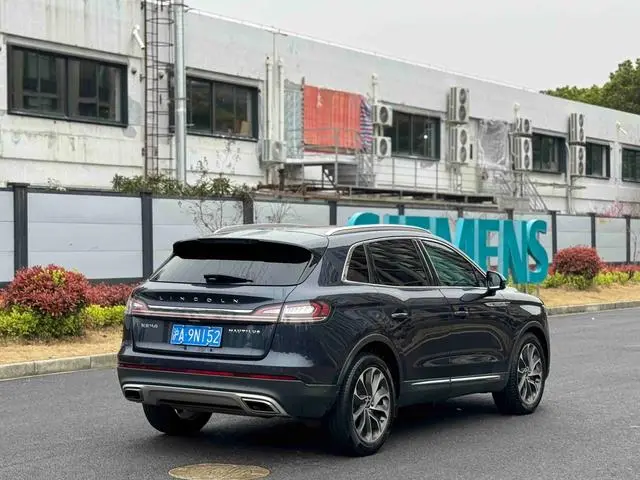 Lincoln Navigator 2.0T four-wheel drive Zunya Edition