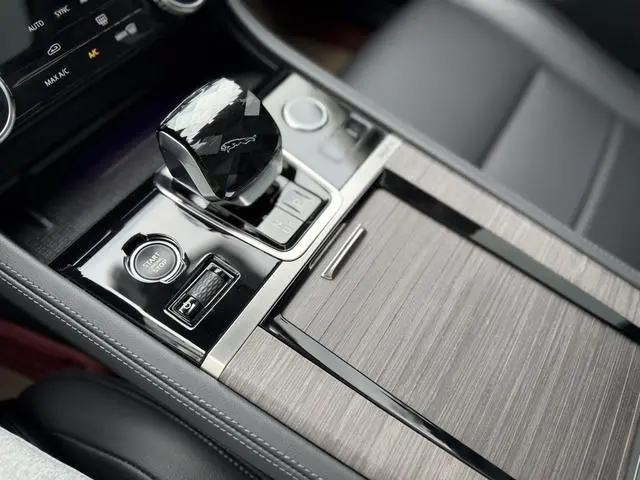 Jaguar Jaguar XFL 2.0T P200 two-wheel drive Elite Deluxe Edition