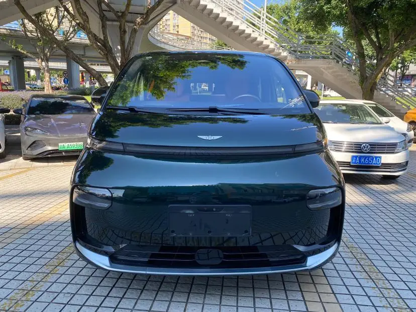Geely Galaxy Wing true L380 140kWh 6-seater four-wheel drive Ultra