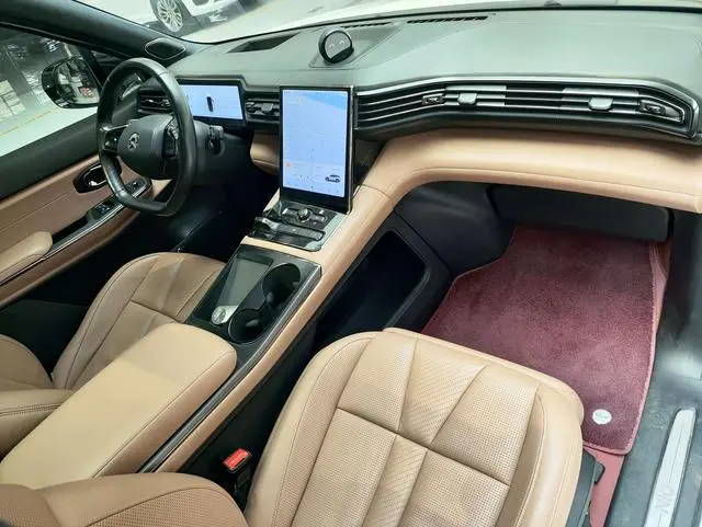 NIO NIO ES8 580KM signature version six seats
