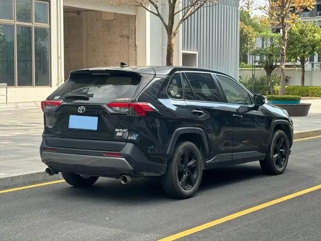 TOYOTA RAV4 Rongfang 2.0L CVT two-wheel drive fashion Plus version