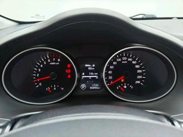 Kia Smart running 2.0L automatic two-wheel drive version DLX