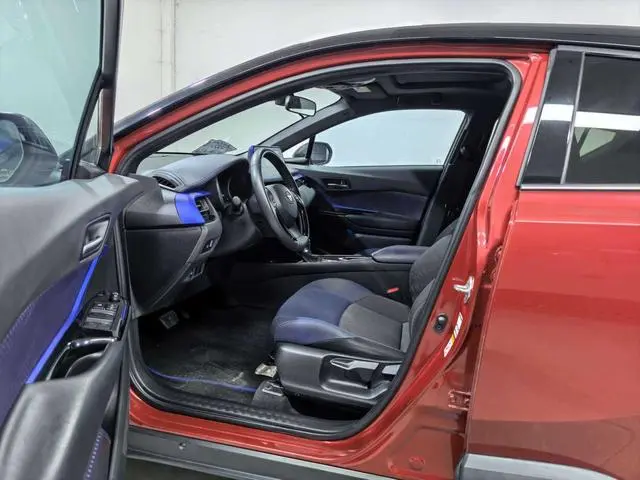 TOYOTA Toyota C-HR 2.0L Luxury sunroof version Country V
