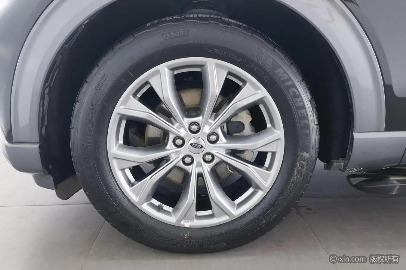 Ford Explorer EcoBoost 285 rear drive Fashion Edition 7 seats