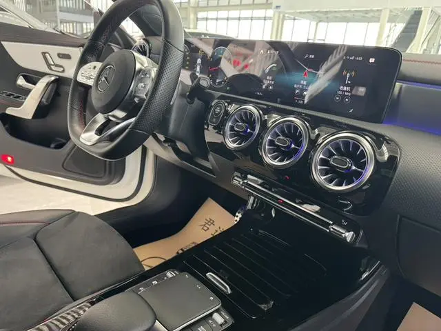 Mercedes-Benz Mercedes-Benz CLA CLA 200 4MATIC four-door coupe