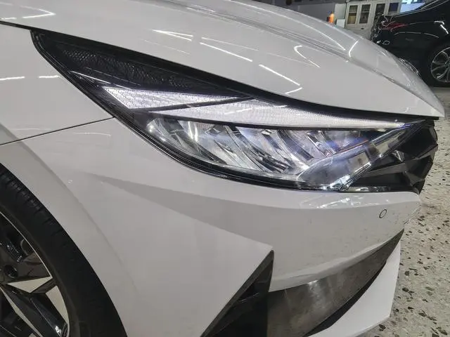 Hyundai Elantra 1.5L CVT LUX Premium Edition
