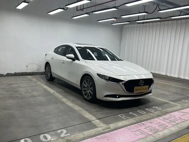 Mazda Mazda 3 Angkesaila 2.0L automatic quality dazzling version
