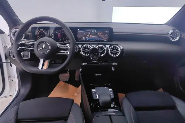 Mercedes-Benz Mercedes-Benz A-class A 200 L sports sedan fashion Version