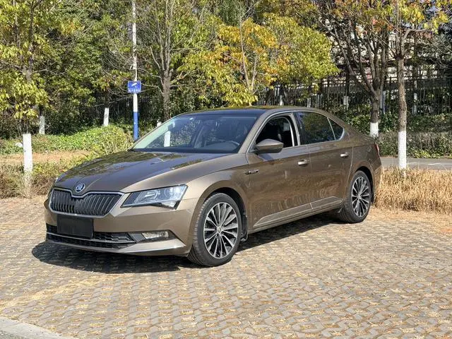 Skoda Speed pie ZI330 DSG Comfort Edition Country V