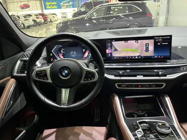 BMW BMW X6 Facelift xDrive30i M sports suit
