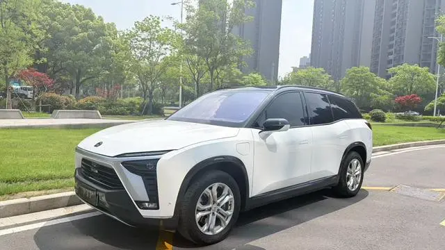 NIO NIO ES8 580KM base version six seats