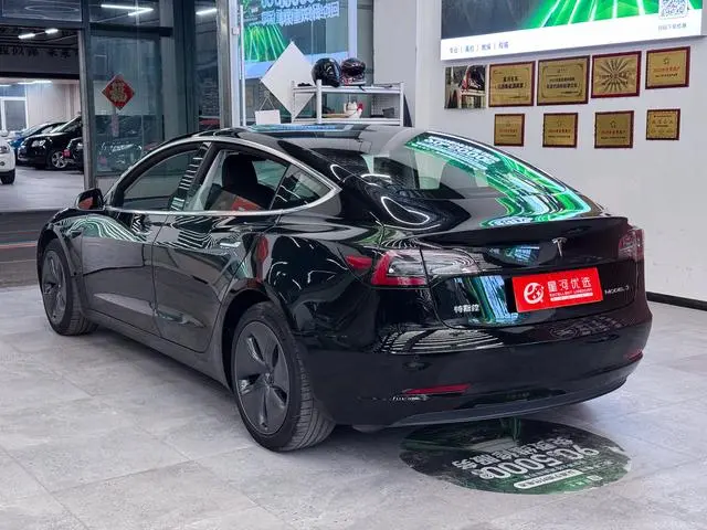 Tesla Model 3 Facelift, long battery life, rear-wheel drive version