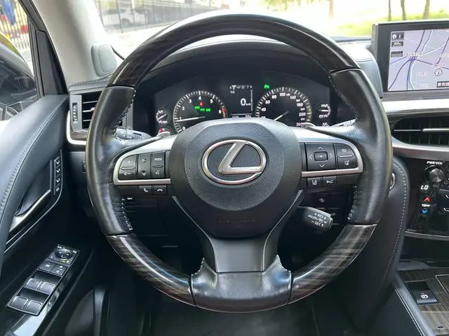 Lexus Lexus LX 570 Premium Deluxe Edition