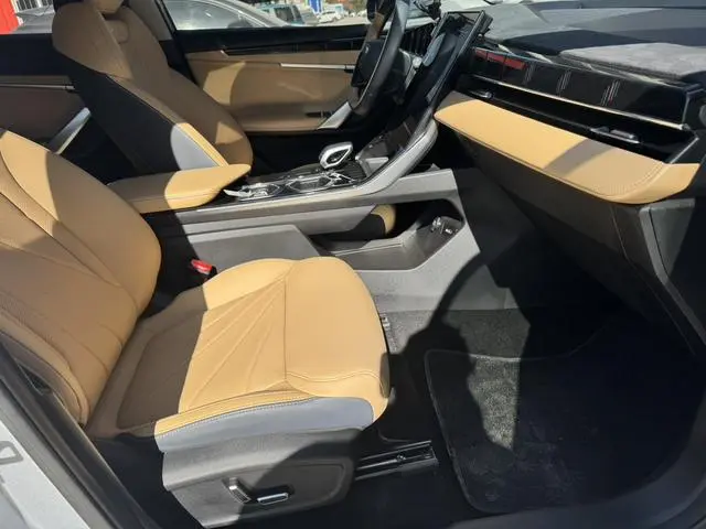 Geely Boyue L 1.5TD DCT Glory Edition