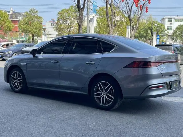 BYD Qin PLUS EV 400KM travel version