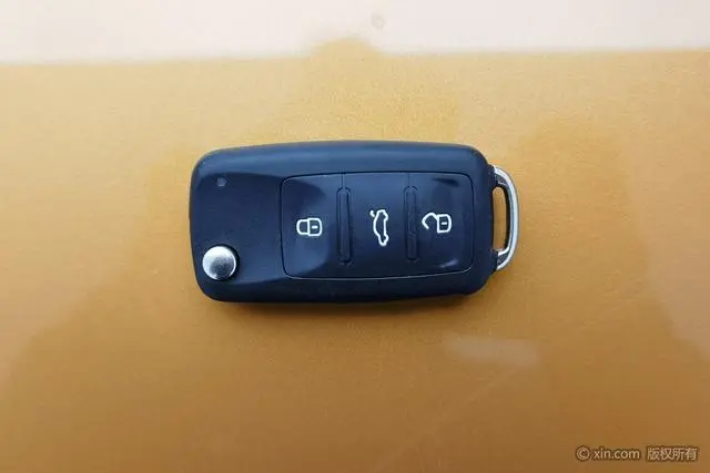 Volkswagen Polo 1.5L Cross Polo automatic