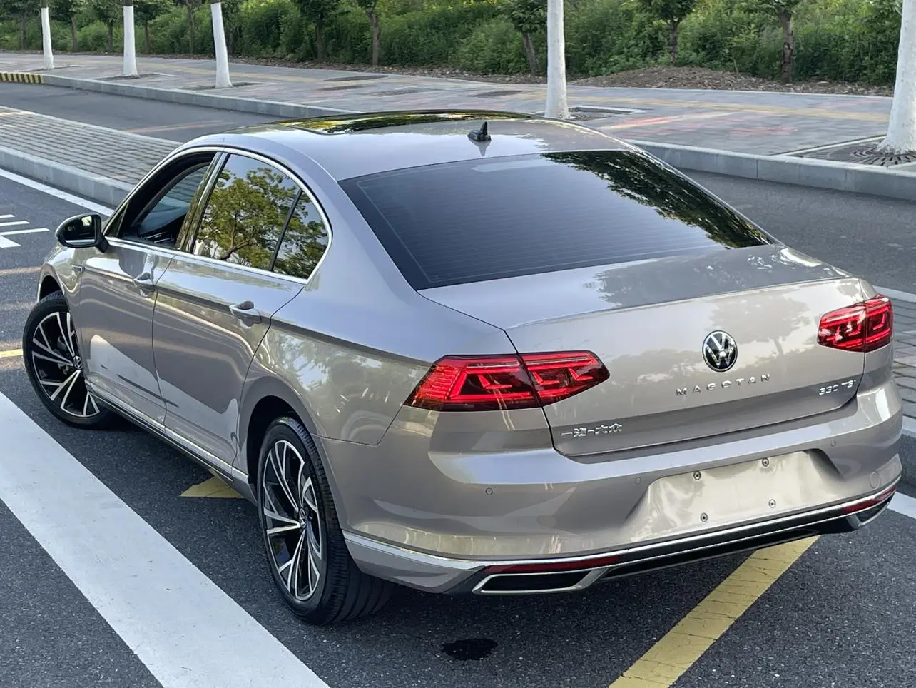 Volkswagen Magotan 330TSI DSG 30th Anniversary Edition