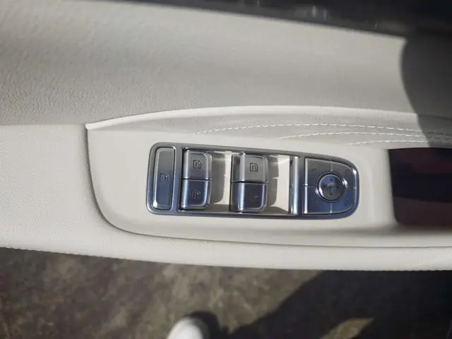 Hongqi Hongqi H5 2.0T Automatic Smart Union flag collar version