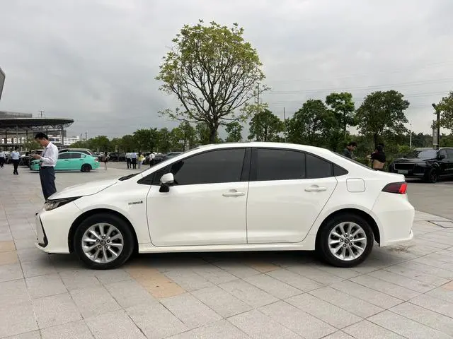 TOYOTA Corolla Dual engine 1.8L E-CVT Elite Edition