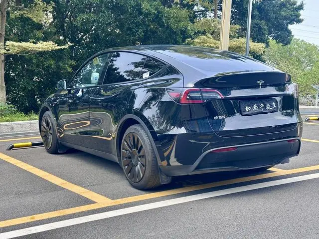 Tesla Model Y Standard battery life, rear-wheel drive version