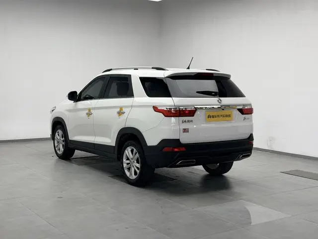 Dongfeng Fengguang Scenery S560 2.0L CVT Elite Type 7 seats