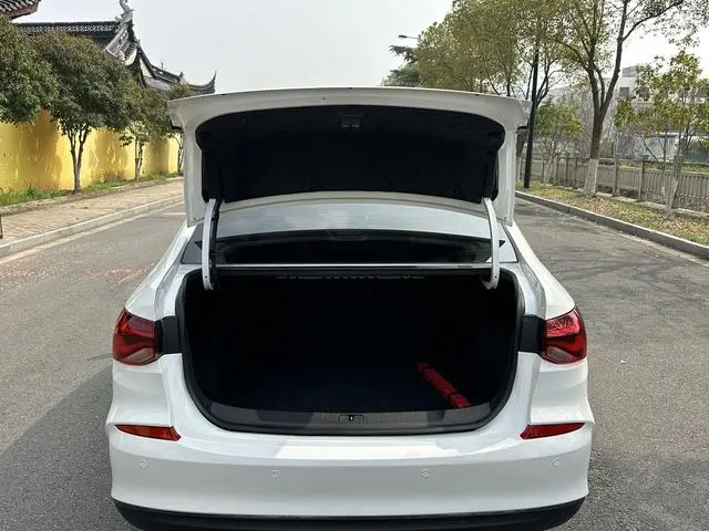 Chevrolet Cruze 320 automatic Enjoy Skylight version