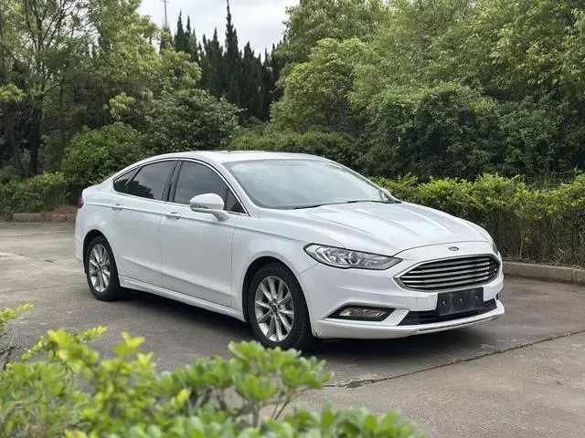 Ford Mondeo EcoBoost 200 fashion type