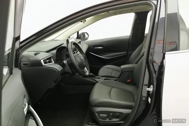 TOYOTA Asian lion 2.0L Premium Edition