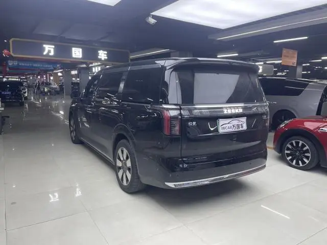 ZEEKR ZEEKR 009 Seven-seater aisle version four-wheel drive 108kWh