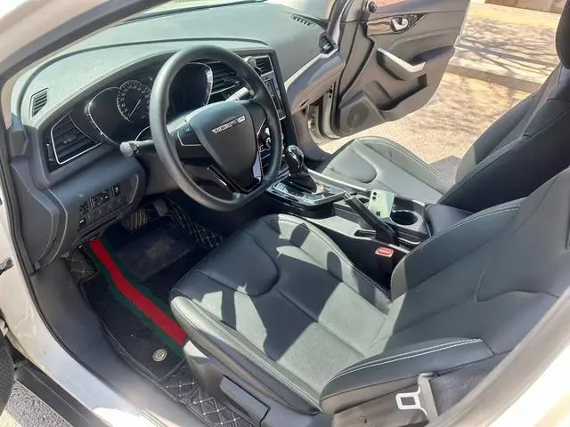 Venucia Qichen D60 1.6L XE CVT Smooth version