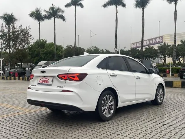 Chevrolet Cruze 320 automatic Enjoy Skylight version