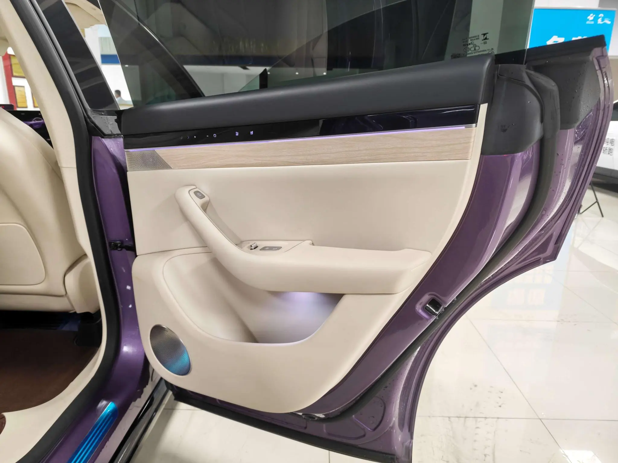LUXEED Wisdom World R7 Pure electric 82kWh Max rear drive version