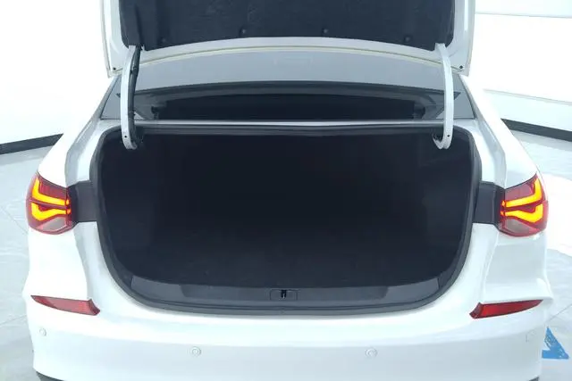 Chevrolet Cruze 320 automatic Enjoy Skylight version