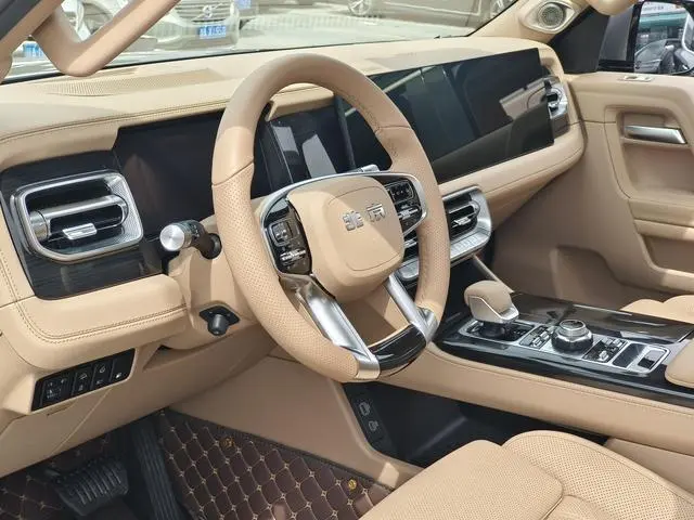 Beijing Beijing off-road BJ60 Thunder Advanced version of seven seats