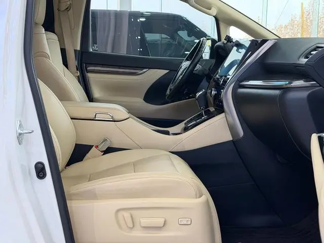 TOYOTA Wilfa Crown Dual Engine 2.5L HV Premium Edition