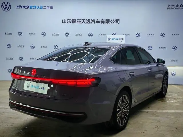Volkswagen Passat Pro 380TSI Dragon Edition