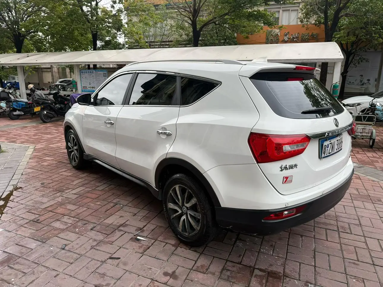 Dongfeng Fengguang Scenery 580 1.5T CVT luxury