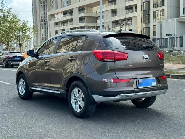 Kia Smart running 2.0L automatic two-wheel drive version GL